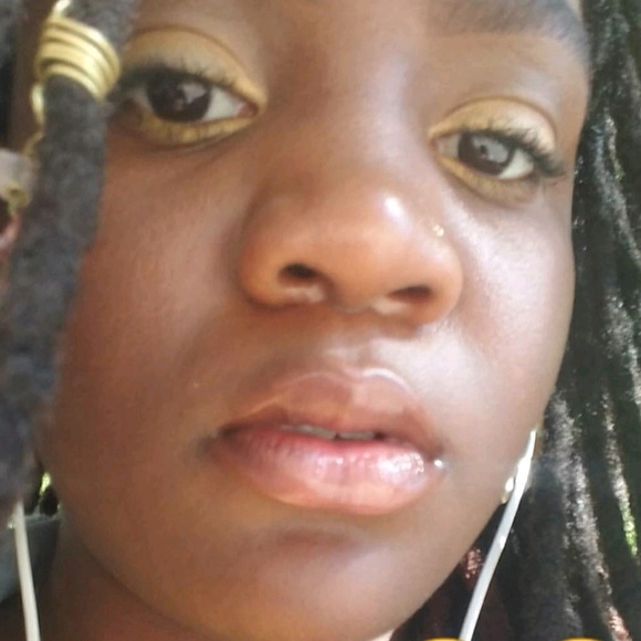 Meet your Posher, Ndahye - Picture 1 of 1